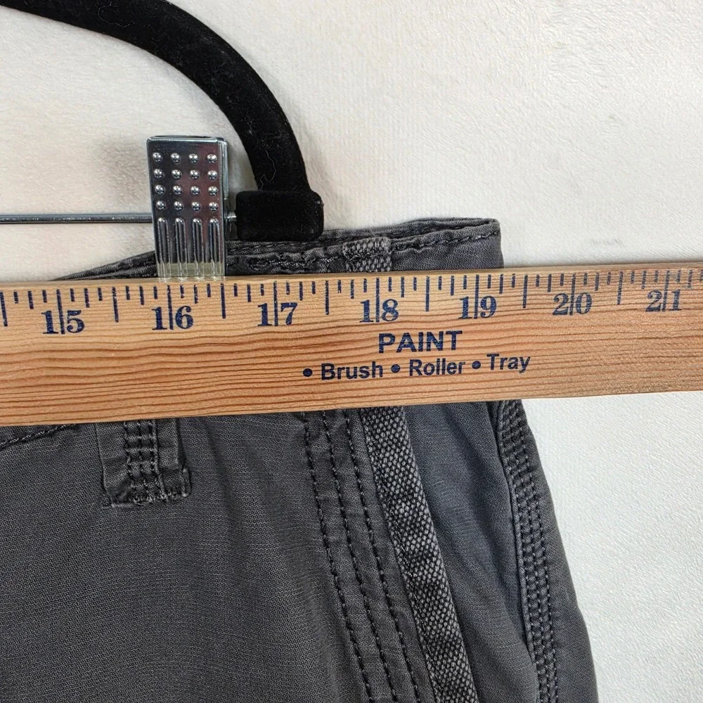 Buckle Black Cargo Shorts Mens 36 Gray Athletic Fit Utility Y2K Streetwear